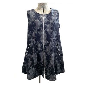 Sleeveless tunic with zipper front